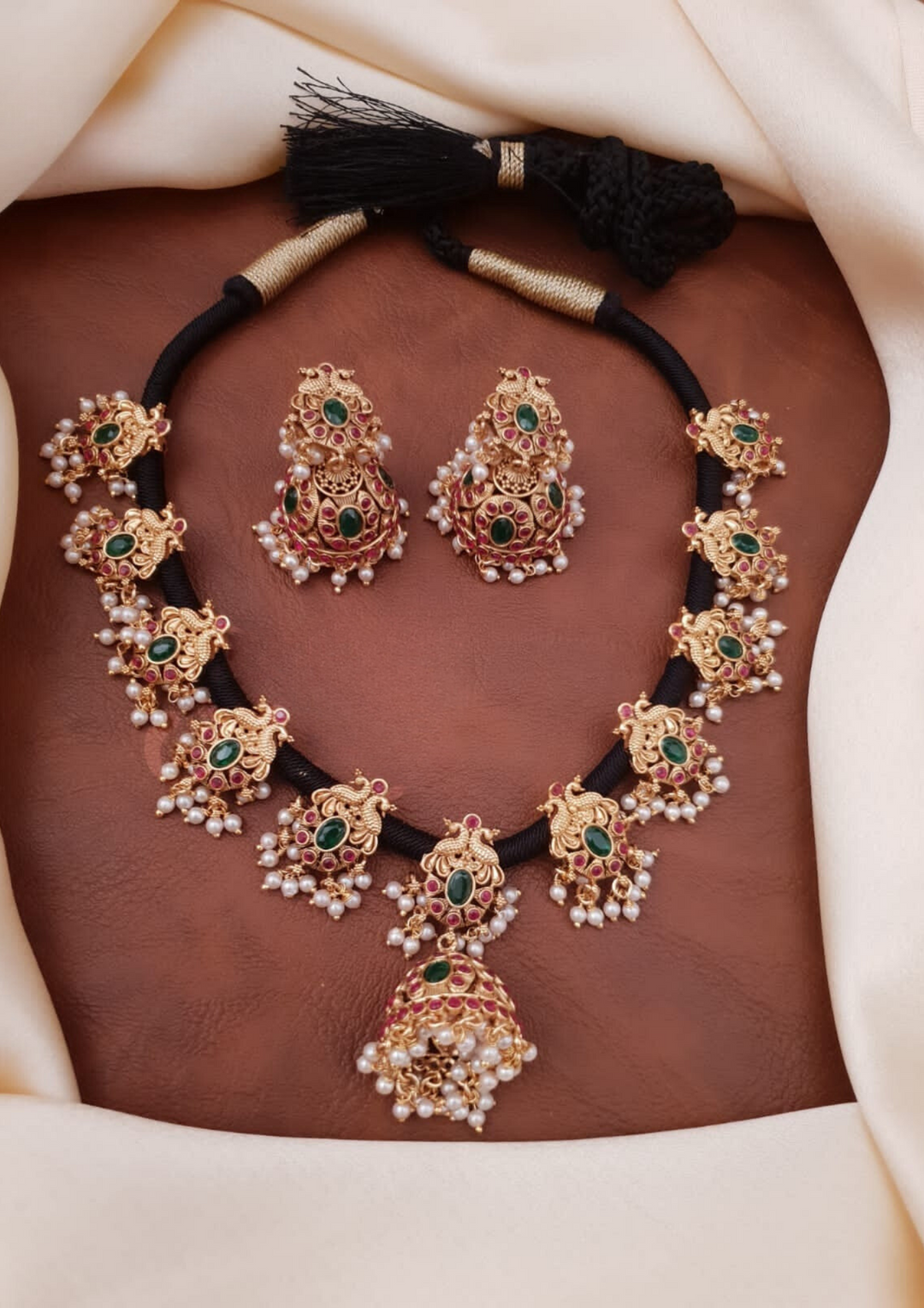 Kundan and beads black thread necklace set with earrings SSG102200
