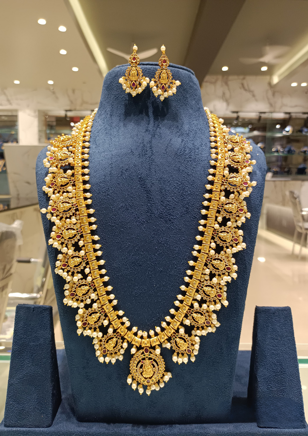 Kundan and Guttapusalu beads matt finish necklace set with earrings LC1022020